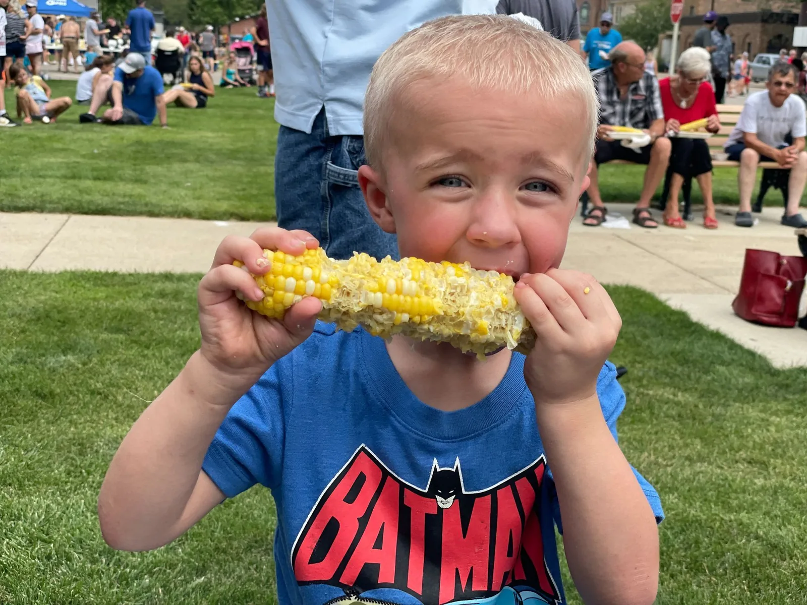 28th Annual Estherville Sweet Corn Days in Estherville, IA - food and drink stalls and crowds (photo 2 of 4)