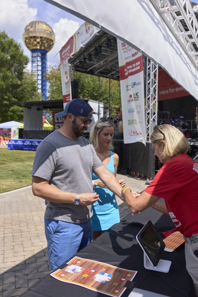 Big Kahuna Wing Festival in Knoxville, TN - food and drink stalls and crowds (photo 2 of 4)