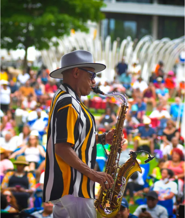 Jazz & Rib Fest in Columbus , OH - food and drink stalls and crowds (photo 2 of 4)