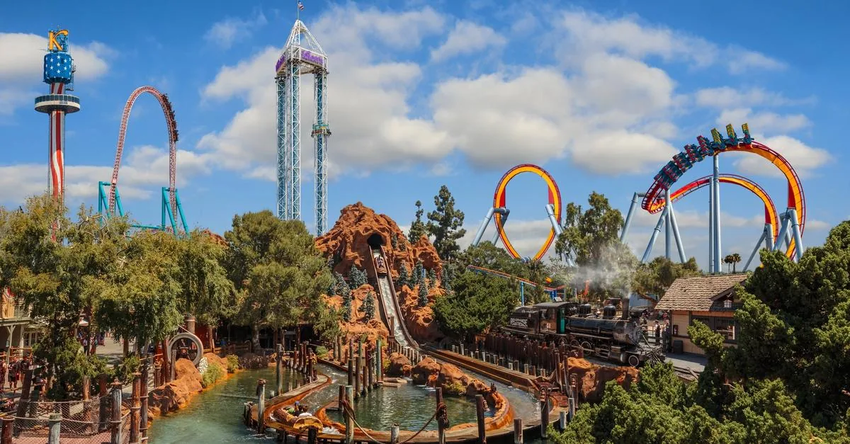 Knott's Boysenberry Festival in Park, CA - festival atmosphere (photo 1 of 2)