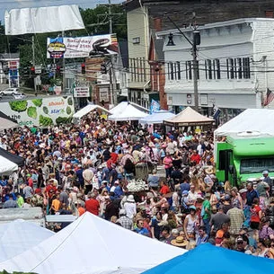 Maine Whoopie Pie Festival in Dover-Foxcroft, ME - food and drink stalls and crowds (photo 2 of 4)