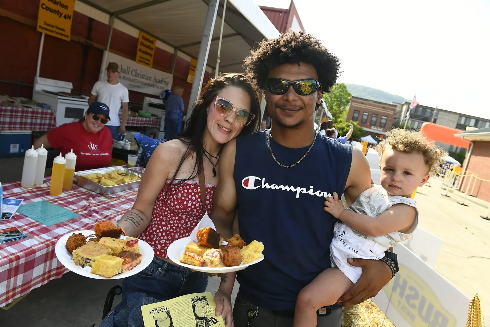 National Cornbread Festival in South Pittsburg , TN - festival atmosphere (photo 1 of 4)
