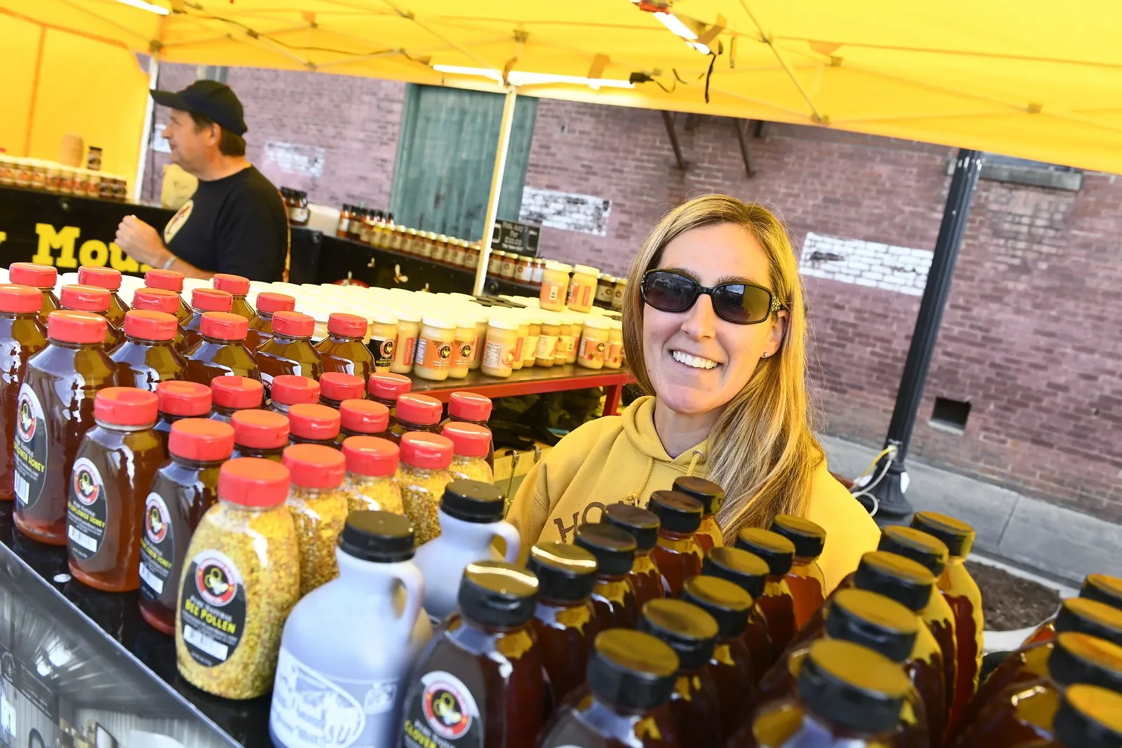 National Cornbread Festival in South Pittsburg , TN - food and drink stalls and crowds (photo 2 of 4)