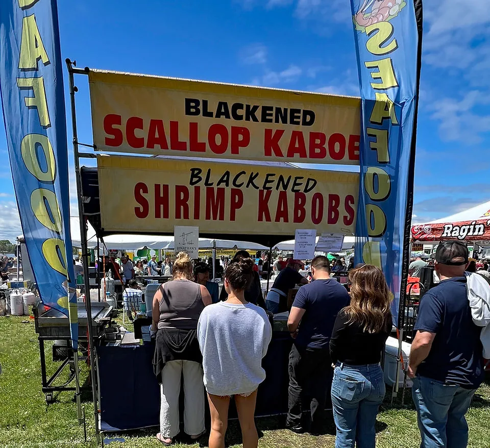 New Jersey Seafood Festival in Belmar , NJ - food and drink stalls and crowds (photo 2 of 4)