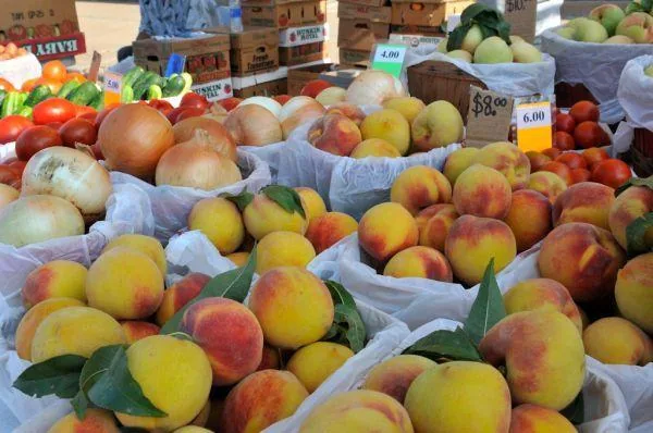 Parker County Peach Festival in Weatherford, TX - scenes from the festival weekend (photo 3 of 4)