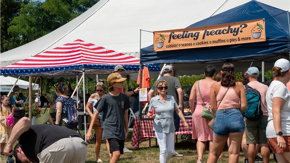 Peach Festival in New Hope , PA - festival atmosphere (photo 1 of 4)