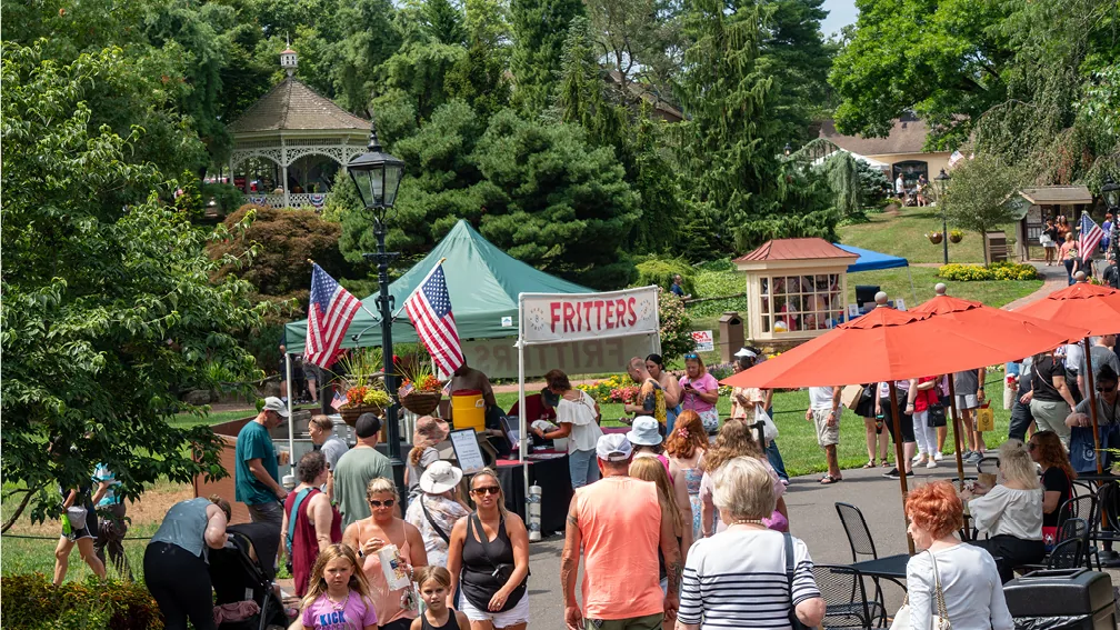 Peach Festival in New Hope , PA - sights around the festival grounds (photo 4 of 4)