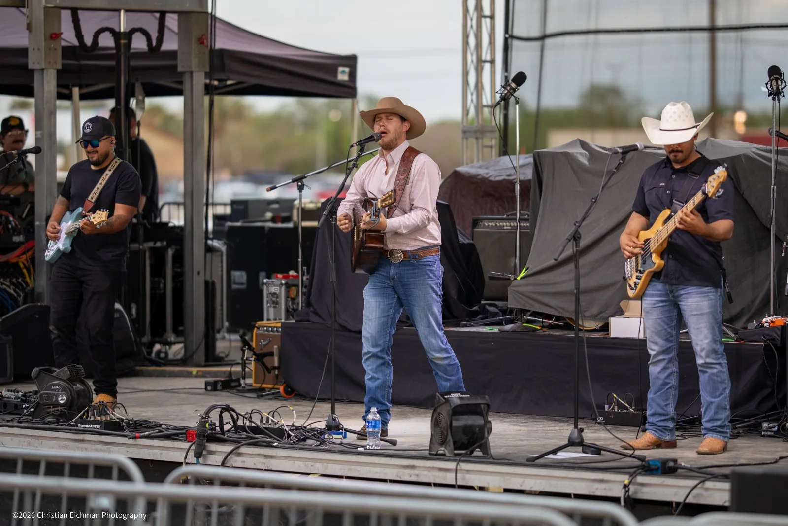 Poteet Strawberry Festival in Poteet , TX - food and drink stalls and crowds (photo 2 of 4)