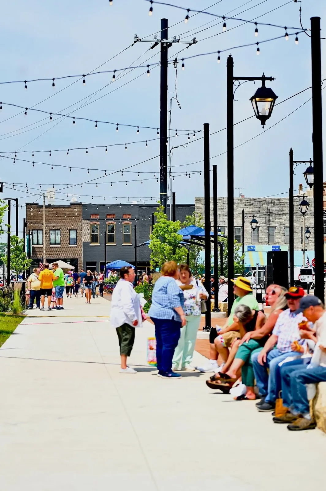 Rhubarb Fest in Aledo , IL - scenes from the festival weekend (photo 3 of 4)