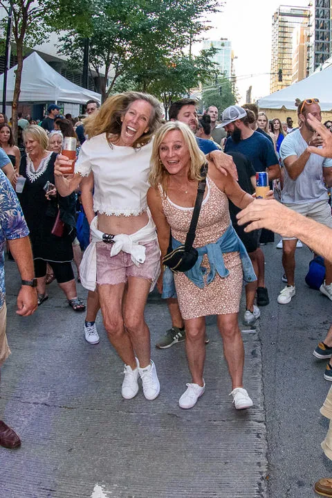 Taste of River North in Chicago , IL - festival atmosphere (photo 1 of 4)