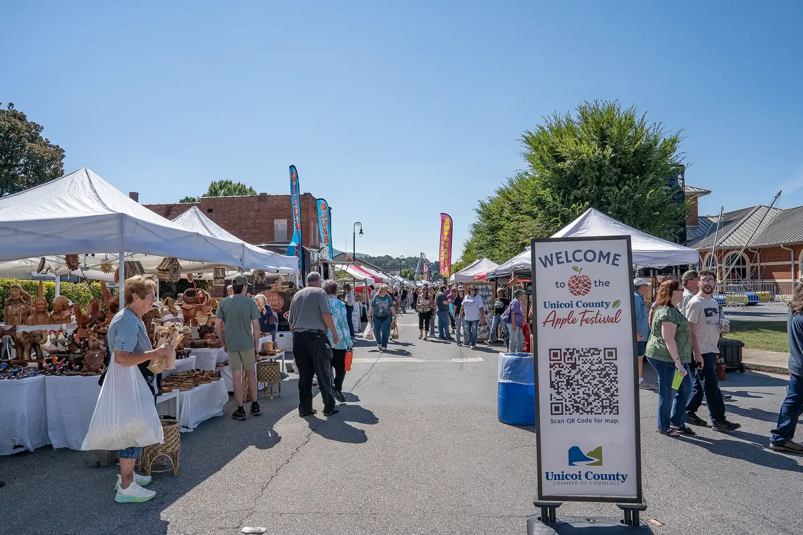 Unicoi County Apple Festival in Erwin, TN - festival atmosphere (photo 1 of 4)