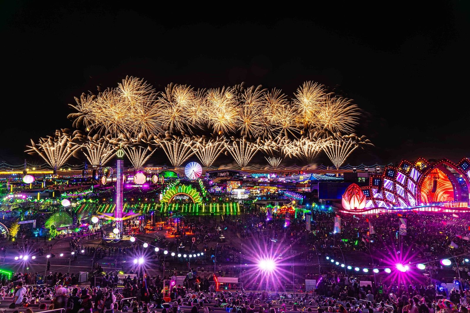 EDC Las Vegas crowd in Las Vegas (2025)